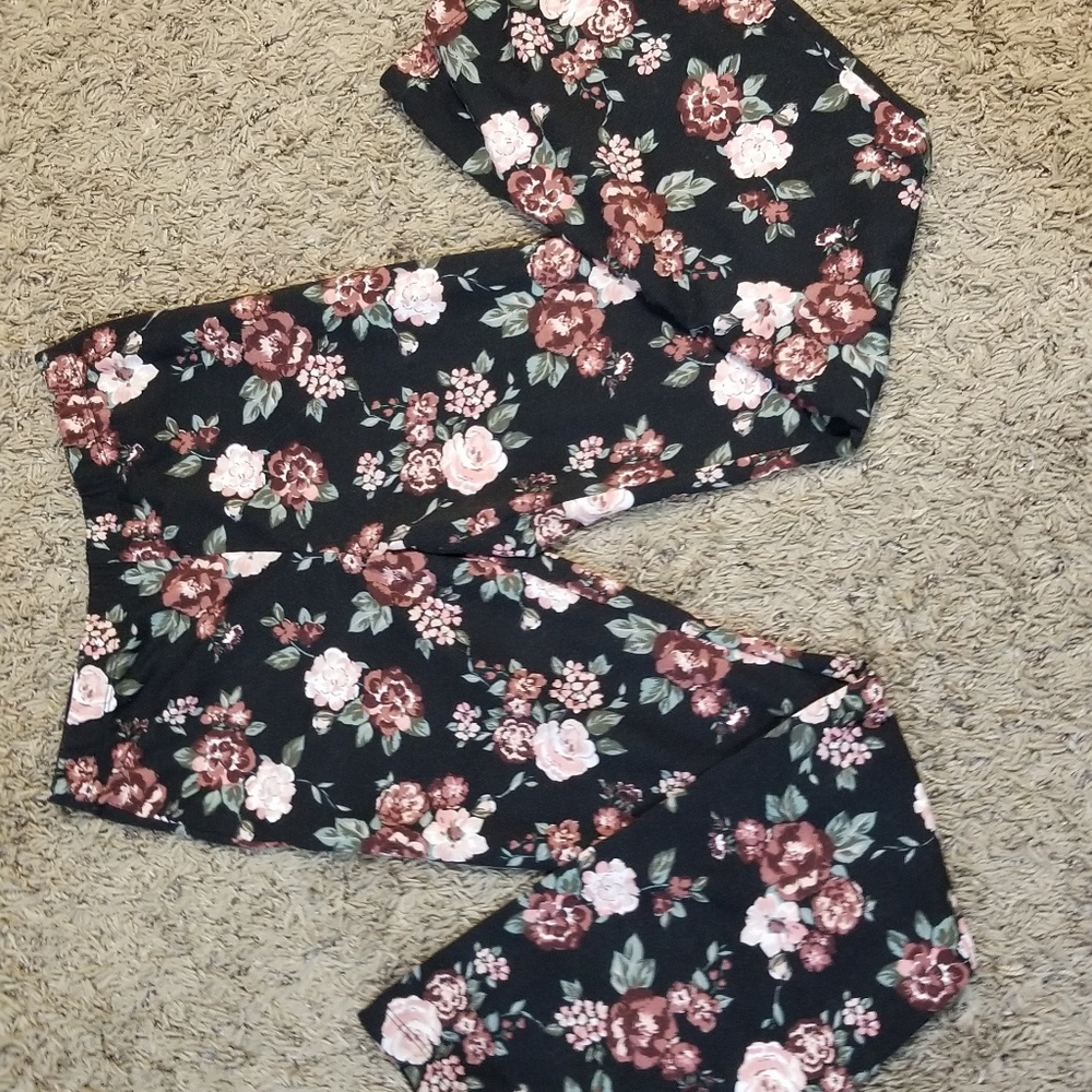 Girls size large leggings